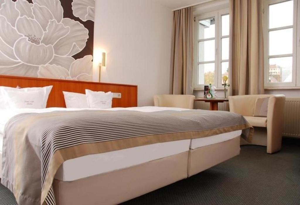 Hotel Mueller Cafe & Wein - Mondholzhotel Veitshochheim Exterior photo